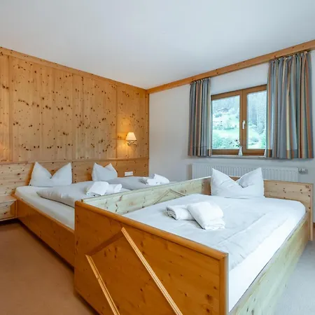 Mooshaeusl Large Chalet *