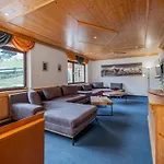 Mooshaeusl Large Kelchsau